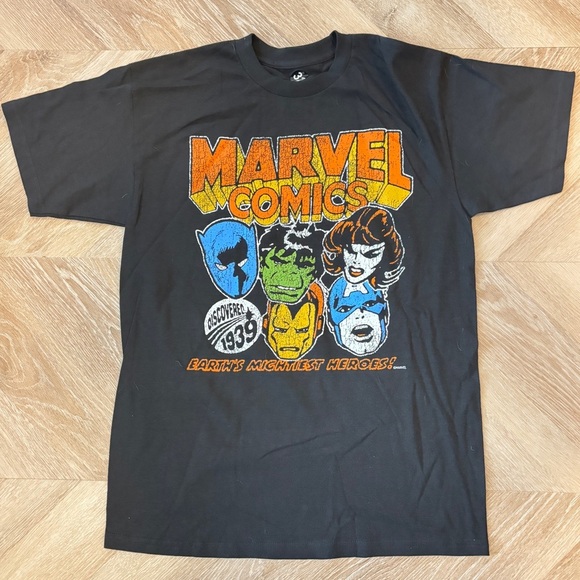 M - Marvel Black and Red Graphic Tee - Picture 1 of 3